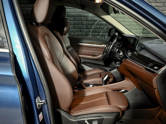 2021 BMW X1 20i xDrive II (F48) Рестайлинг, синий - вид 11