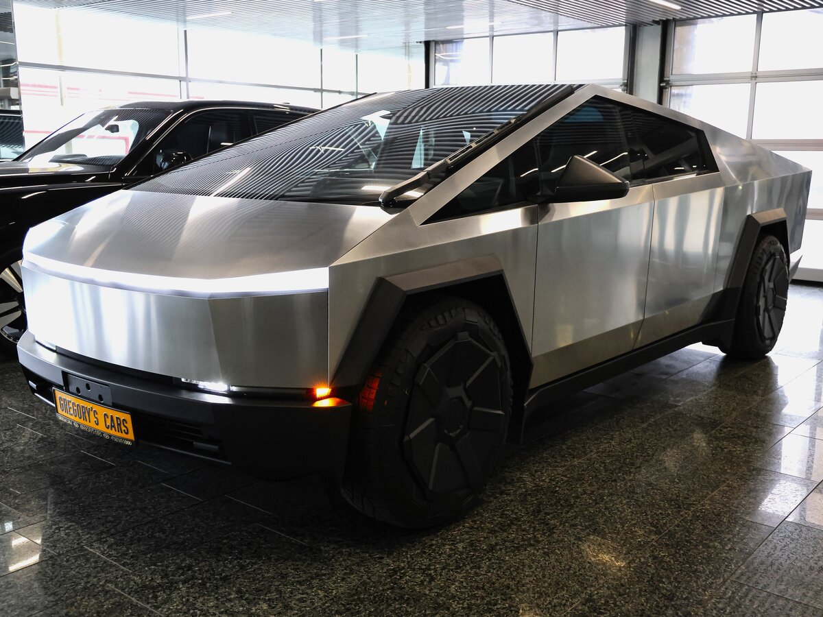 Открыть фотографии: Tesla Cybertruck