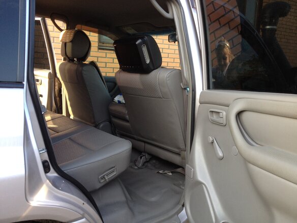 2003 Toyota Land Cruiser 105 100 Series Рестайлинг 1, серебристый - вид 4