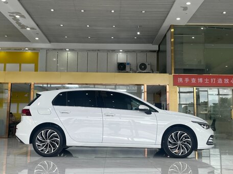 2022 Volkswagen Golf VIII, белый, 1898000 рублей, вид 4