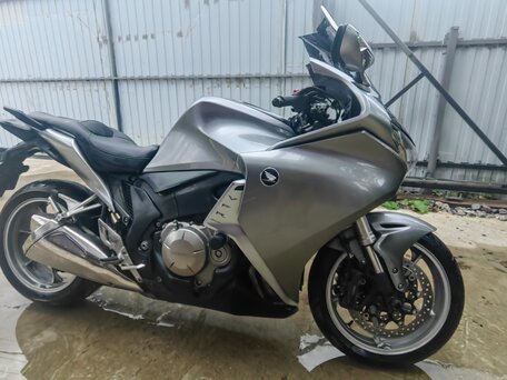 2011 Honda VFR 1200, серебристый, 750000 рублей, вид 2