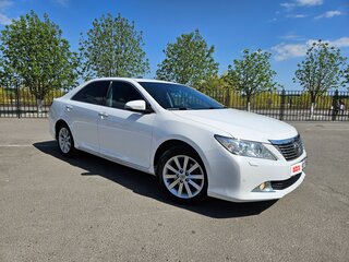 2013 Toyota Camry VII (XV50), белый, 1770000 рублей, вид 1