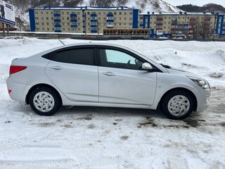 2016 Hyundai Solaris I Рестайлинг, серебристый, 1350000 рублей, вид 2