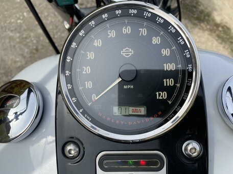 2017 Harley-Davidson Fat Bob, серый, 1600000 рублей, вид 3
