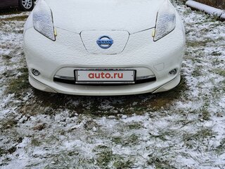 2013 Nissan Leaf (EM57) I (ZE0/AZE0), белый, 800000 рублей, вид 3