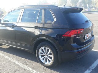 2019 Volkswagen Tiguan II, чёрный, 2400000 рублей, вид 4