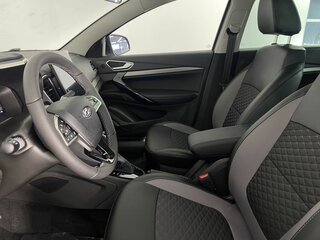 2026 Lada (ВАЗ) Vesta I Рестайлинг (NG), серебристый, 2035000 рублей, вид 4