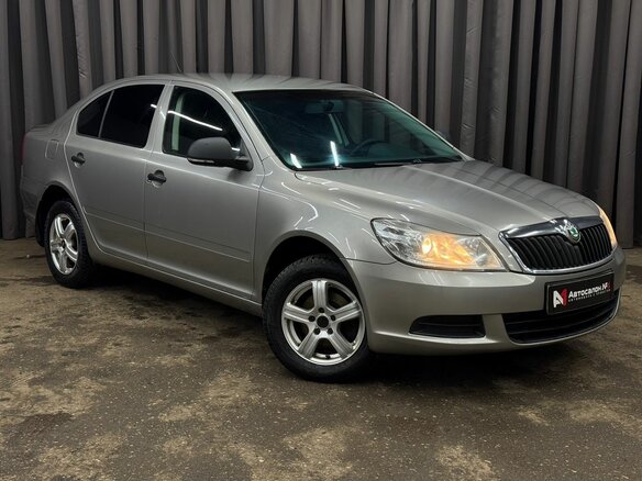 2011 Skoda Octavia II (A5) Рестайлинг, серый - вид 2