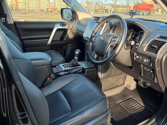 2021 Toyota Land Cruiser Prado 150 Series Рестайлинг 3, чёрный, 5999999 рублей - вид 16