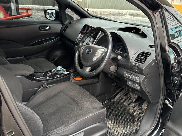 2016 Nissan Leaf 30kWh I (ZE0/AZE0), чёрный, 900000 рублей - вид 7