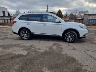 2018 Mitsubishi Outlander III Рестайлинг 2, белый, 1999000 рублей, вид 4
