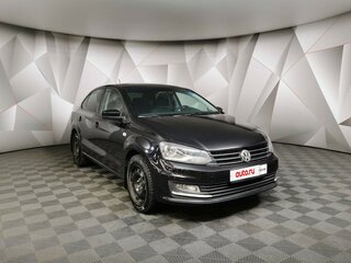 2017 Volkswagen Polo V Рестайлинг, чёрный, 900000 рублей, вид 3