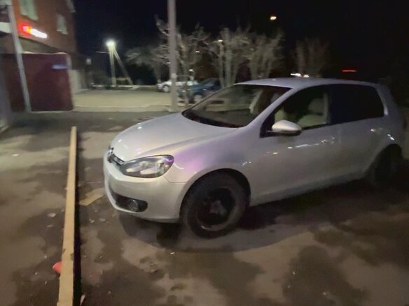 2010 Volkswagen Golf VI, серебристый, 1300000 рублей - вид 2