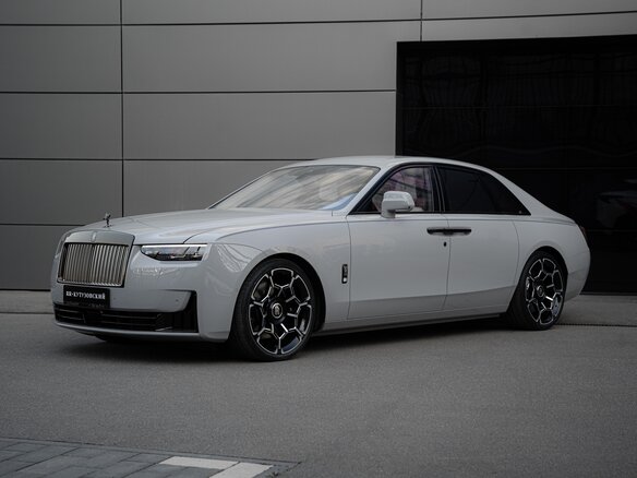 2026 Rolls-Royce Ghost Black Badge II Рестайлинг (Series II), серый, 60400000 рублей - вид 11
