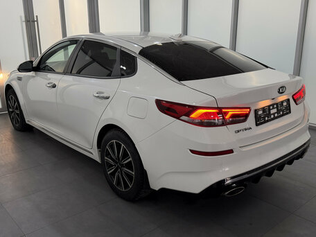 2018 Kia Optima IV Рестайлинг, белый, 2602500 рублей, вид 4
