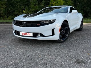 2022 Chevrolet Camaro 10-speed VI Рестайлинг, белый, 2800000 рублей, вид 1