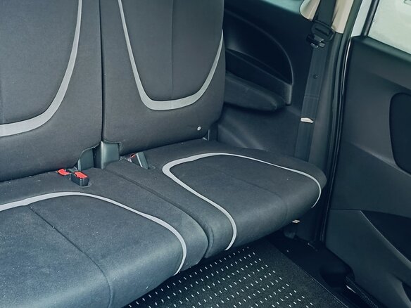 2010 Mazda Biante, серый, 1450000 рублей - вид 3