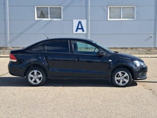 2014 Volkswagen Polo V, чёрный, 735000 рублей, вид 4