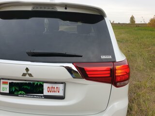 2020 Mitsubishi Outlander III Рестайлинг 3, белый, 3379212 рублей, вид 3