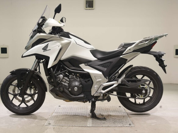 2023 Honda NC 750X, белый, 900000 рублей - вид 5