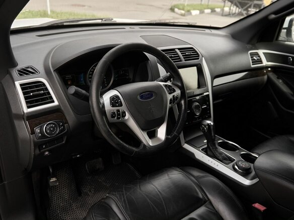 2013 Ford Explorer V, белый - вид 4