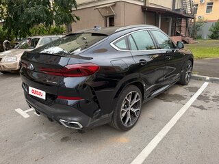 2021 BMW X6 40i III (G06), чёрный, 8500000 рублей, вид 4