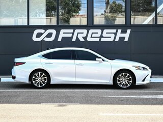 2020 Lexus ES 250 VII, белый, 4099000 рублей, вид 5