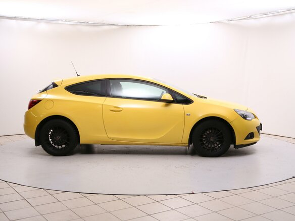 2013 Opel Astra GTC J Рестайлинг, жёлтый - вид 3