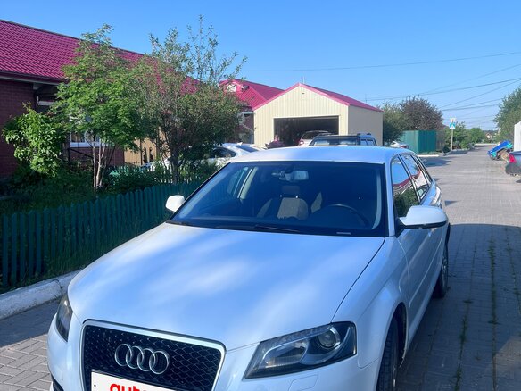 2011 Audi A3 II (8P) Рестайлинг 2, белый, 750000 рублей