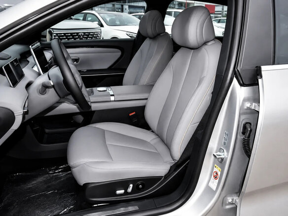 2026 Changan Qiyuan A06 28.39 kWh, серебристый, 2256000 рублей - вид 5