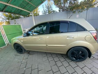 2010 Kia Rio II Рестайлинг, бежевый, 550000 рублей, вид 4