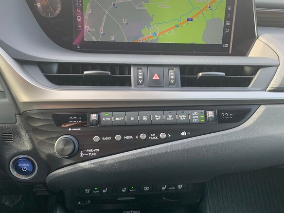 2019 Lexus ES 300h VII, синий, 4600000 рублей - вид 17