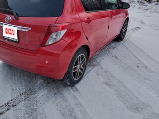 2011 Toyota Vitz III (XP130), красный, 650000 рублей, вид 4