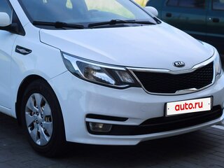 2016 Kia Rio III Рестайлинг, белый, 900000 рублей, вид 4