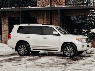 2014 Toyota Land Cruiser 200 Series Рестайлинг 1, белый, 4750000 рублей, вид 3