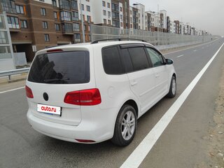 2014 Volkswagen Touran I Рестайлинг 2, белый, 690000 рублей, вид 2