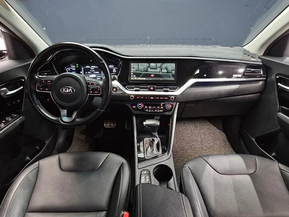 2021 Kia Niro I Рестайлинг, белый, 1600000 рублей - вид 6