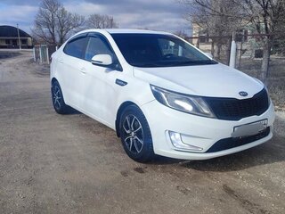 2012 Kia Rio 5-speed III, белый, 720000 рублей, вид 1