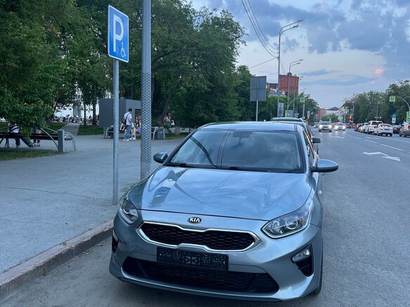 2018 Kia Ceed III, серебристый, 1500000 рублей