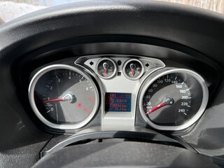 2008 Ford Focus II Рестайлинг, красный, 400000 рублей, вид 5
