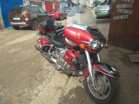2000 Honda Valkyrie 1500, пурпурный, 891501 рублей, вид 3