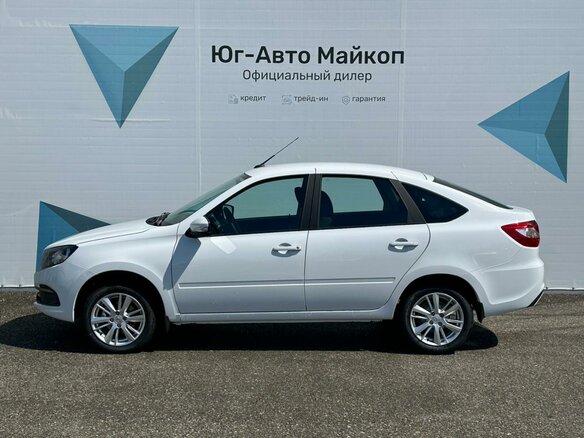 2026 Lada (ВАЗ) Granta I Рестайлинг, белый - вид 2