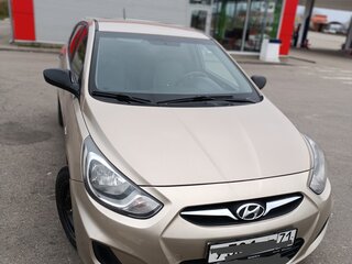 2014 Hyundai Solaris I, бежевый, 700000 рублей, вид 2