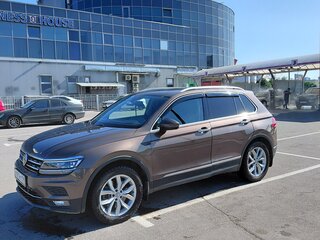 2019 Volkswagen Tiguan II, коричневый, 2800000 рублей, вид 4