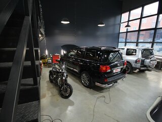 2012 Toyota Land Cruiser 200 Series Рестайлинг 1, чёрный, 4499000 рублей, вид 2