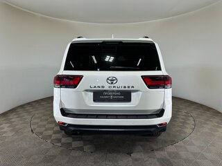 2022 Toyota Land Cruiser 300 Series, белый, 8100000 рублей, вид 3