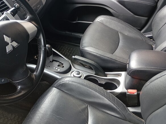 2011 Mitsubishi Outlander II Рестайлинг, серебристый, 905000 рублей - вид 4