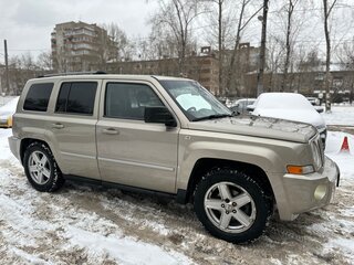 2010 Jeep Liberty (Patriot), бежевый, 850000 рублей, вид 3