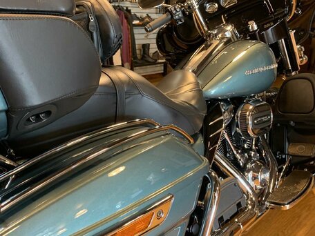 2020 Harley-Davidson Electra Glide, зелёный, 3250000 рублей, вид 4