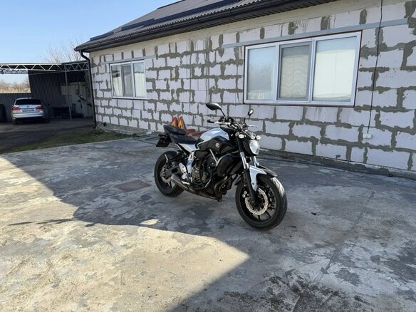 2014 Yamaha MT-07 (FZ-07), белый, 555000 рублей